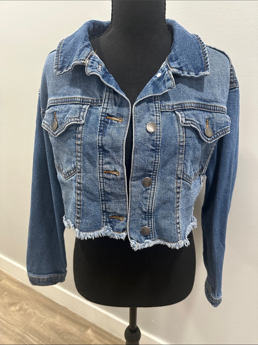 Wild Fable Cropped Raw Hem Denim Jean Jacket M